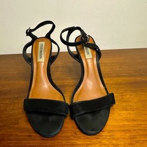 Steve Madden Black Suede heels